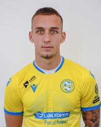 Eden od najimenitnejših izdelkov brežiške valilnice talentov se iz  Prekmurja seli na slovensko obalo. Timotej Brkić je postal Kanarček iz  Kopra, kjer se je na Bonifiki pridružil našemu Andražu Ruedlu.💛💙 Brka,  čestitamo