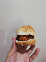 Dalam sebuah mangkuk besar, masukkanlah tepung roti goreng roti sebentar saja di atas wajan yang berisi butter. 7 Langkah Buat Burger Ayam Sedap Macam Yang Kat Kedai Tapi Ini Versi Mini Untuk Kanak Kanak Pa Ma