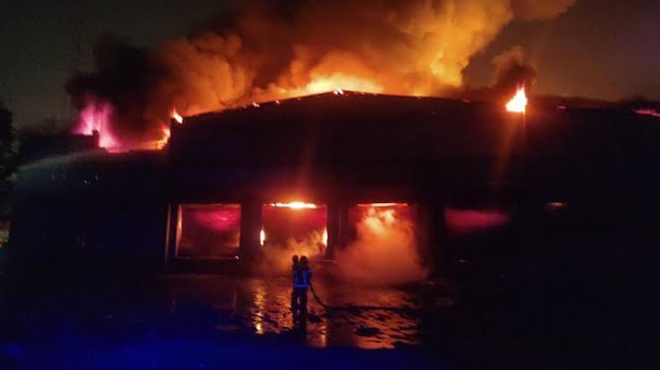 Private warehouse at Puzhal gutted in fire accident - The Hindu