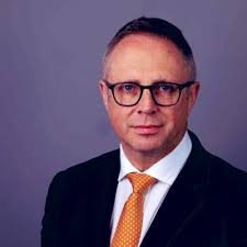 Elaine Needham (@ELNeedham)