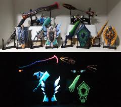 Luckily for all the fans the d12 hit dice this class fits right at home in monster hunter. Mini Weapon Sculptures Monsterhunter