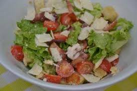 Salade Cesar Avec La Veritable Recette De Sauce Cesar Cuisine Lifestyle Recette Sauce Cesar Salade Cesar Salade
