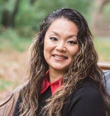 Lynn Breen's Instagram, Twitter & Facebook