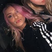 Kendall Burnett's Instagram, Twitter & Facebook