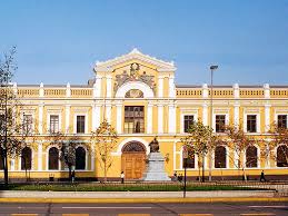 La universidad de chile es una institución de chile, creada por ley de 19 de noviembre de 1842, e instalada el 17 de septiembre de 1843. Casa Central Universidad De Chile