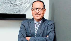 Conoce a los cuatro especialistas de la clínica UROX- CHIC Magazine