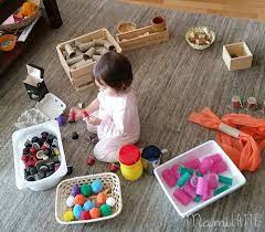 Hecho con ❤ para los más pequeños de nuestro nido. 13 Ideas De Juego Heuristico Juego Heuristico Juegos Para Ninos Pequenos Juegos Montessori
