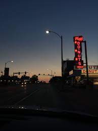 Sunset Neon Street Light Aesthetic Sunset Ideas Aesthetic City Wallpaper City Wallpaper Aesthetic