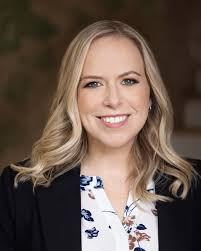 Shelley Bowen's Instagram, Twitter & Facebook