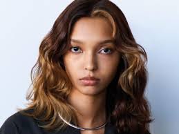 Lotus, il taglio medio scalato carico di volume