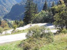 Col Des Aravis Start Of The Descent To Flumet Alpes Francaises Touriste Col De Montagne