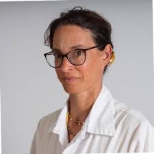 Quand je reçois ce genre de mail pour une de mes patientes, d'une consœur  oncologue qui se demande si une femme urologue pratique la chirurgie (et la  chirurgie de base que sont