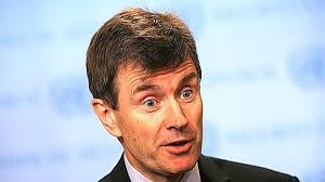 La vie du futur chef du MI 6 étalée sur Facebook