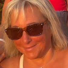 I am having trouble getting rhe grinch face stickers to stay