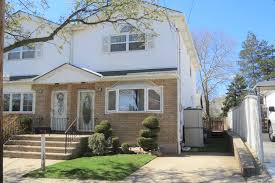 Beautiful Semi Attached Home For Sale On Staten Island New York From Martino Realty If You Are Looking For Seasoned Staten Island New York Realty Real Estate