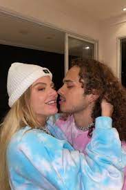 No entanto, os pombinhos resolveram dar uma chance ao amor de novo e retaram no ano de 2004, se casando logo depois. Vitao Fala De Namoro Com Luisa Sonza E Desmente Frase Que Virou Meme Olha A Minha Cara De Quem Comenta Meu Casal Famosos Extra Online