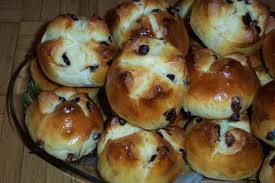 Les Patisseries Alsaciennes Sont Souvent Liees Aux Fetes Religieuses Et Patronales Des Villages Les Neujahr Stoll Patisserie Alsacienne Alimentation Brioches