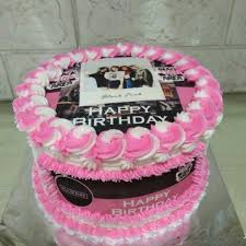 Kue tar itu diberikan oleh member blackpink lainnya. Jual Unik Black Pink Edible Cake Kue Foto Kue Ulang Tahun Anniversary Diskon Di Lapak Edriccc Bukalapak