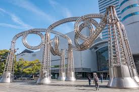 今ではあり得ない大きさ 30年経ったみなとみらいのヨーヨーから分かること  連載「街中アート探訪記」Vol.27 | ARTICLES |  ARToVILLA