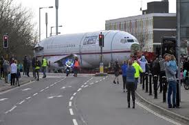 May you have all of Pesawat Boeing 727 Naik Truk Di Jalan Raya Inggris Lalu Lintas Lumpuh