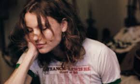 オルタナ・フォークシンガー Renée Reed、'I Saw A Ghost'のMVを公開