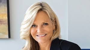 Sara Bridges's Instagram, Twitter & Facebook