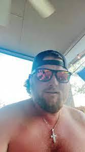 Elinor Dillon's Instagram, Twitter & Facebook