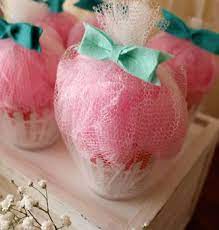 Give your friends and loved ones something totally unique that they can actually use in their own shower. Loofah Bath Salt Cupcake Favors Baby Shower Favour Ideas Baby Shower Favors Baby Shower Decorations
