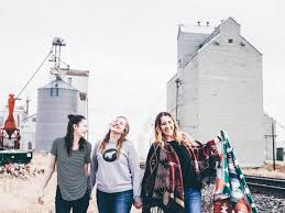 These dinner party games are perfectly suitable for six people or fewer, and if you've been stuck in your own household bubble for some time now, they're sure to liven things up. 30 Fun Things To Do With Your Friends Without Spending Much