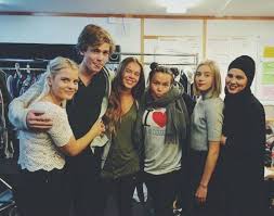 My passion is cheerleading, but i also love fashion, music and art(look = photographs). Vilde Lien Hellerud Vildelienh Twitter