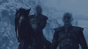 La batalla de los bastardos demostró que además de dinero, hbo sabe dirigir y planificar un capítulo de su serie estrella como si de una película se tratase y esperemos que el próximo lunes de madrugada ocurra lo mismo. El Rey De La Noche Mata Y Resucita A Viserion Juego De Tronos 7x06 Hd Youtube