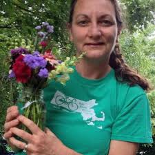 Beth Giannini (@99betharoni)