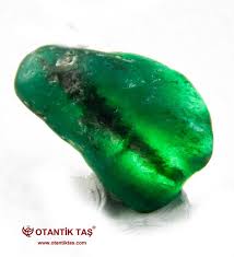 Zumrut Tasi Ozellikleriunlu Litolojist Bingen St Hildegard Doganin Tum Yesili Zumrut Icinde Yogunlasmis Diye Ilan Etti Sifali Taslar Yesil Kiymetli Taslar