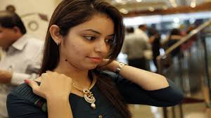 Over the past six months, law enforcement personnel in Sunnyvale and Santa  Clara have dealt with more than 50 cases of women having their jewelry  snatched from around their necks.