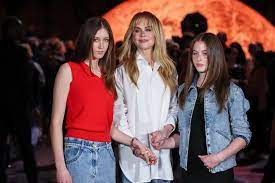 Nicole Kidman Debuts Breakup Bangs at Paris Fashion Show With Daughters Faith Margaret and Sunday Rose