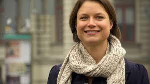 Behind the Scenes: The Making of "Court & Spark"