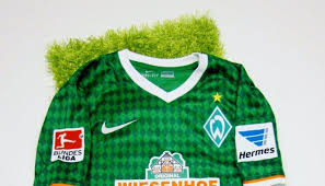 Bremen is a german football club playing in the city of bremen. Caldirola Fanshop Shirt Werder Bremen Bundes Liga 2013 2014 Signed Charitystars