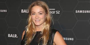 Geraldine kemper verblijdde haar volgers maandag met een spannend filmpje waarop zij samen met twee vriendinnen te zien is. Geraldine Kemper Toch Bi Weekblad Party