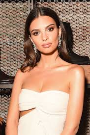 Is This Link Url Http Www Glamourmagazine Co Uk Person Emily Ratajkowski Emrata Link S New Sign Emily Ratajkowski Makeup Celebrity Makeup Wedding Makeup