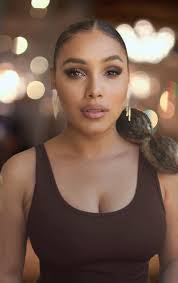 Renay Moore's Instagram, Twitter & Facebook