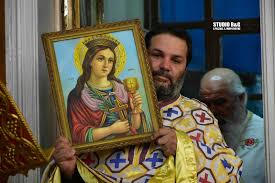 Η οδός αιόλου και πραξιτέλους στην αγία βαρβάρα όπου έγινε το έγκλημα αποκλείστηκε από την αστυνομία και από σήμερα θα αρχίσει να παίρνει καταθέσεις από το οικογενειακό της περιβάλλον. Agia Barbara E8ima Ana Thn Ellada