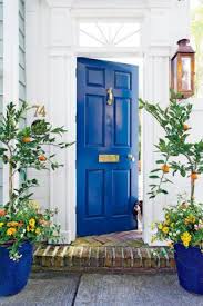 Les portes en bois requièrent un entretien fastidieux. Porte D Entree Cette Couleur Augmente La Valeur De Votre Maison