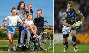 Rob burrow foundation it's a great honour for welcome to yorkshire to now be joining forces with the inspirational, former leeds rhinos rugby league player, rob burrow, with the option to choose a very special welcome to yorkshire rob burrow membership and £5 from every one purchased will be donated to rob's chosen mnd association charity. The Inspirational Family Of Rob Burrow Discuss His Rugby Heroics And His Battle With Mnd Daily Mail Online