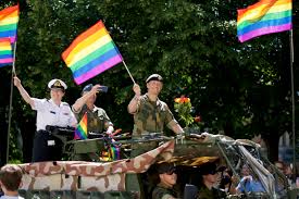 Jun 15, 2021 · takket av: General Eirik Kristoffersen Is The First Norwegian Chief Of Defence To Ever Attend The Pride Parade Marking An Important Milestone For Diversity And Lgbtq Rights In Norway And The Norwegian Armed Forces