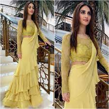 Bollywood actress tabu born in 7 nov 71 in hyderabad. Hot Looks Of Bollywood Actresses In Sarees K4 Fashion