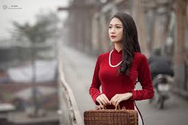Dù diện trang phục kín đáo hay với áo dài, anh thư vẫn phô diễn được đường cong hình thể chữ s. R4zqtvqw0ghugm