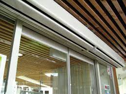 エアーカーテン 分煙 ニオイ遮断 虫の侵入 冷暖房の損失 madoショップ フェアー イベント 総建装 自動ドアは 開けるつもりがなくても付近に近づいただけで開いてしまうことも多々あると思います ドアが開けば虫の侵入もあるし 冷暖房の損失が考えられます