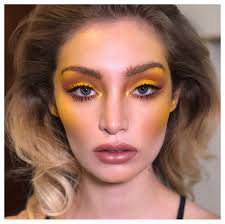 Simplicity Is The New Luxury Interview With Makeup Artist Netta Szekely Cosset Moi In 2020 Edgy Makeup Catwalk Makeup Artistry Makeup