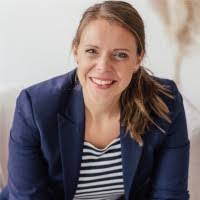 Jenny Holtz's Instagram, Twitter & Facebook