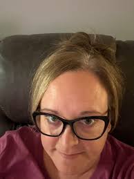 Canceling hair dye for natural look